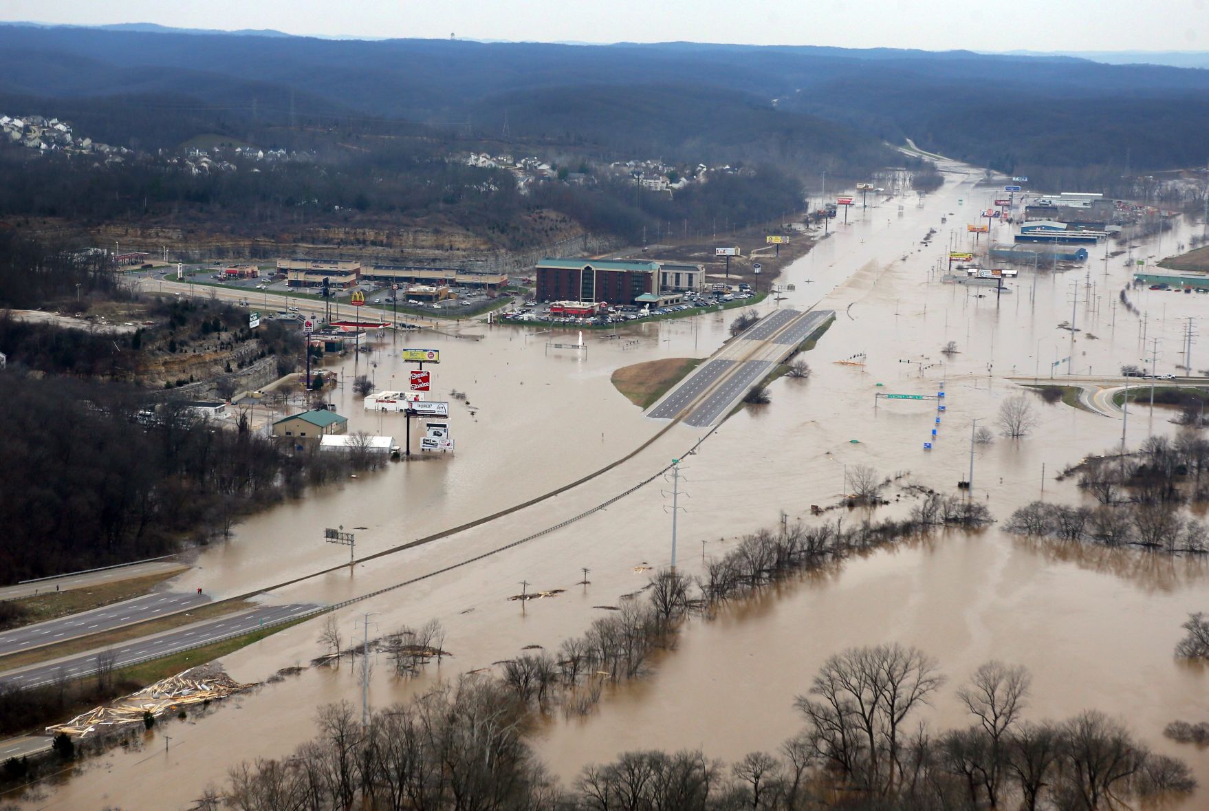 Historic flooding on the Meramec River closes Interstate 44